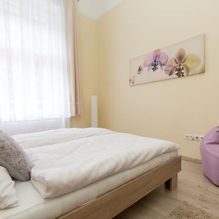 Bpm: Dob70 Classic Apartment In Downtown Budapeste Exterior foto