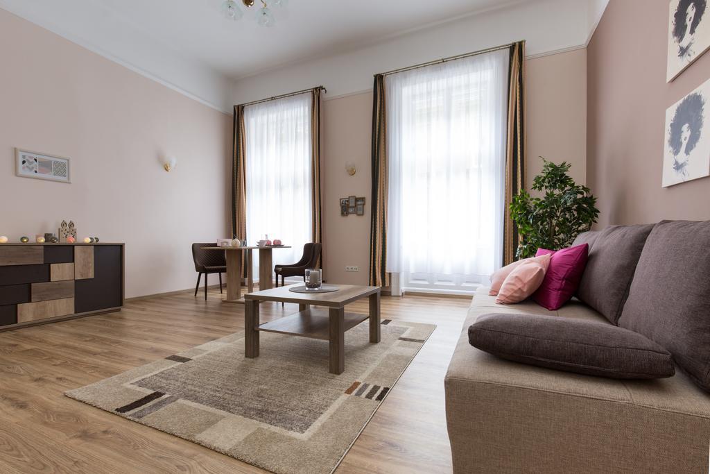 Bpm: Dob70 Classic Apartment In Downtown Budapeste Quarto foto