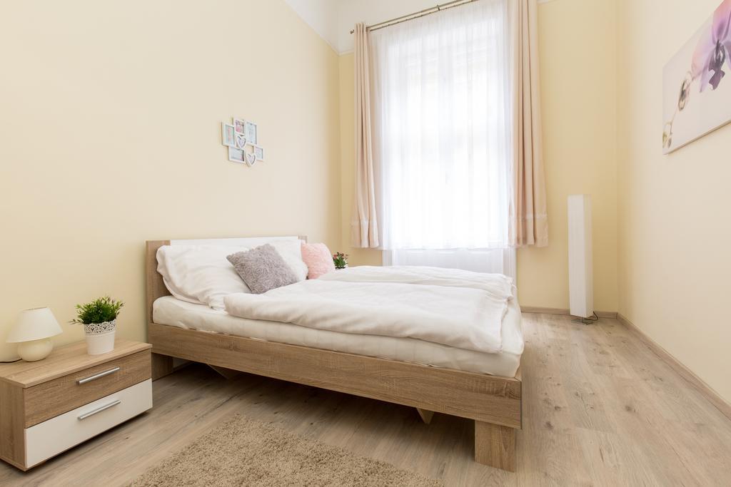 Bpm: Dob70 Classic Apartment In Downtown Budapeste Quarto foto