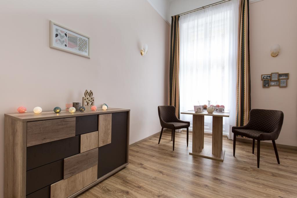 Bpm: Dob70 Classic Apartment In Downtown Budapeste Quarto foto