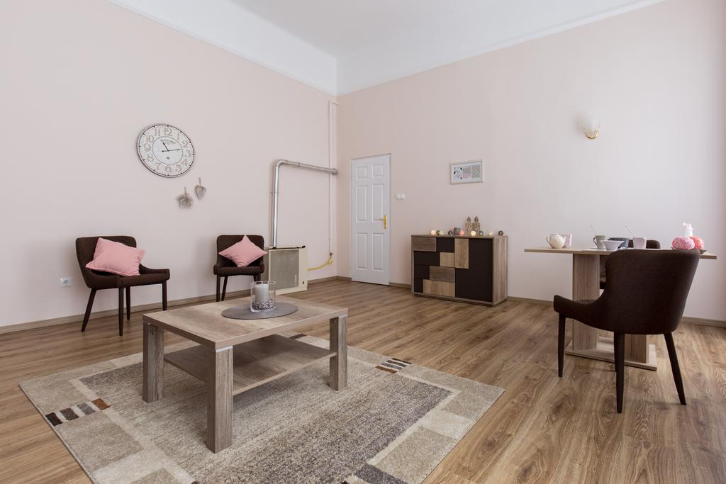 Bpm: Dob70 Classic Apartment In Downtown Budapeste Quarto foto